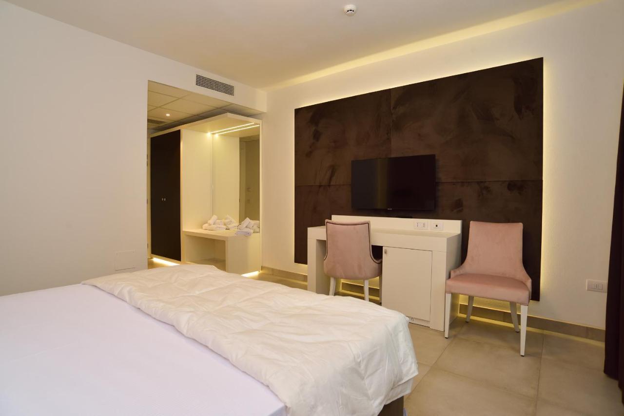 M2 Hotel Campi Bisenzio Eksteriør billede
