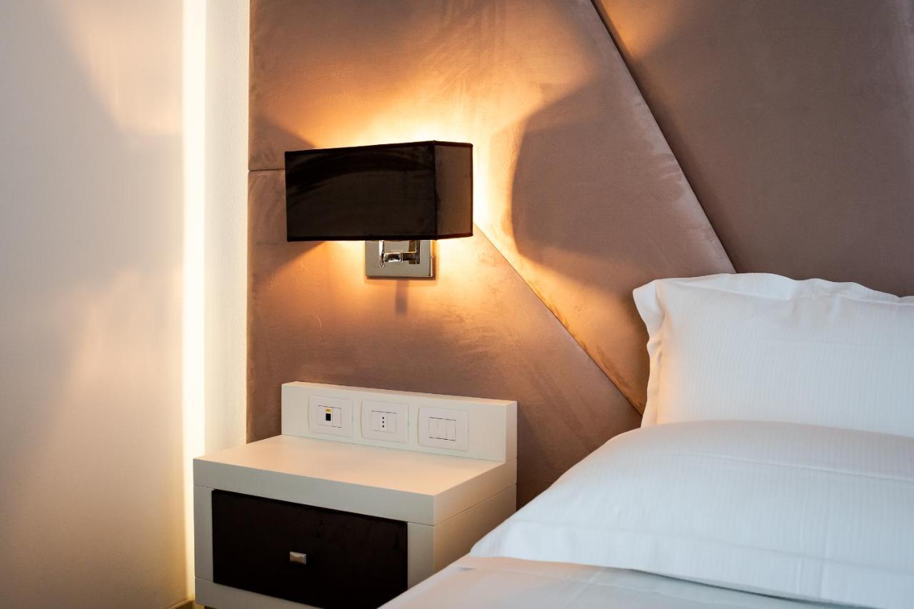 M2 Hotel Campi Bisenzio Eksteriør billede